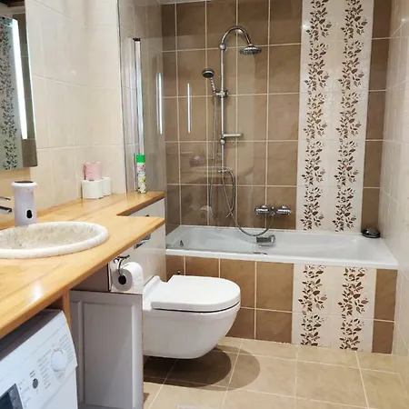 Lovely Nest Right In The Centre With Balcony Close To Beaches And Old Town