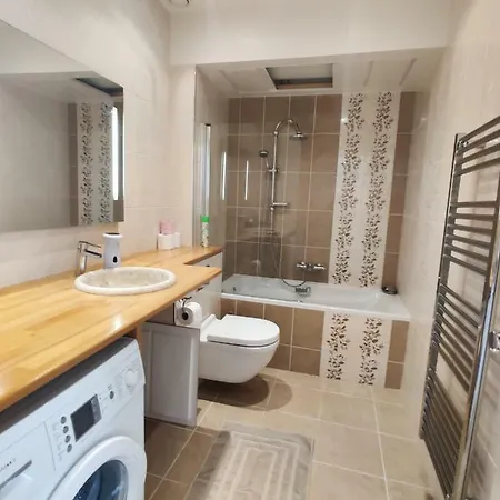 شقة Lovely Nest Right In The Centre With Balcony Close To Beaches And Old Town نيس