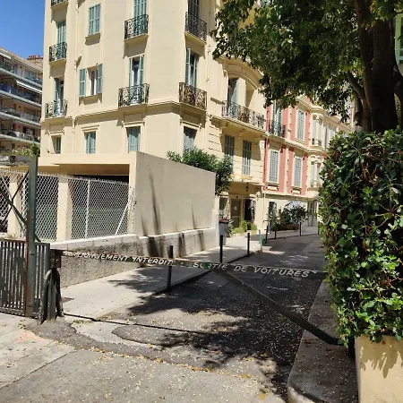 Lovely Nest Right In The Centre With Balcony Close To Beaches And Old Town شقة